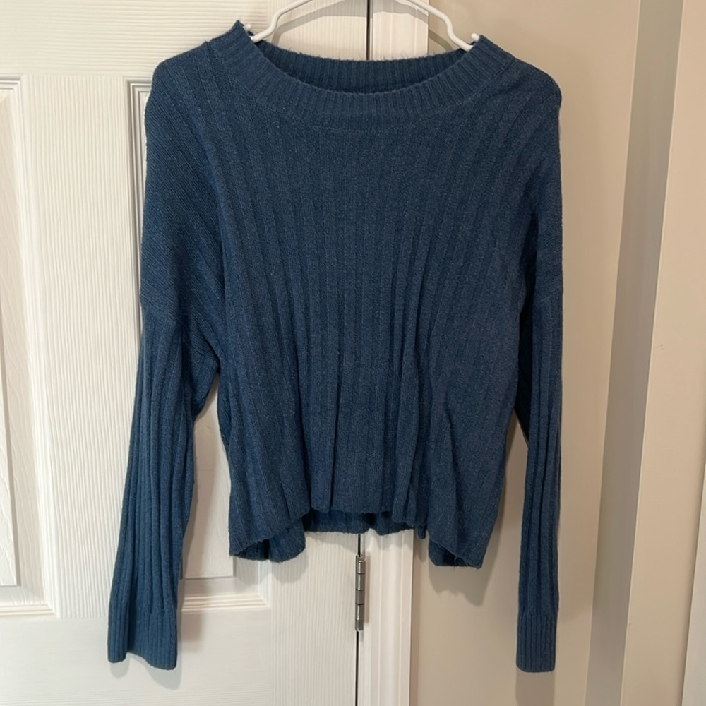 American Eagle sweater in blue. Size medium.